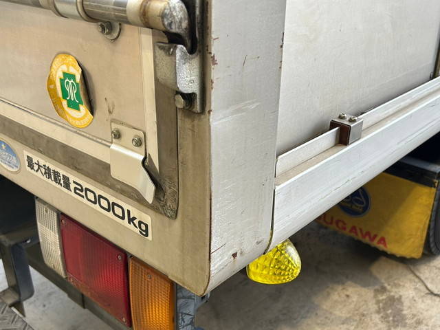 いすゞエルフボトルバン小型（2t・3t）[写真34]