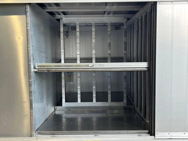 いすゞエルフボトルバン小型（2t・3t）[写真08]