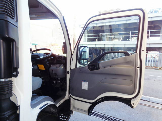 日野デュトロ冷凍車（冷蔵車）小型（2t・3t）[写真33]