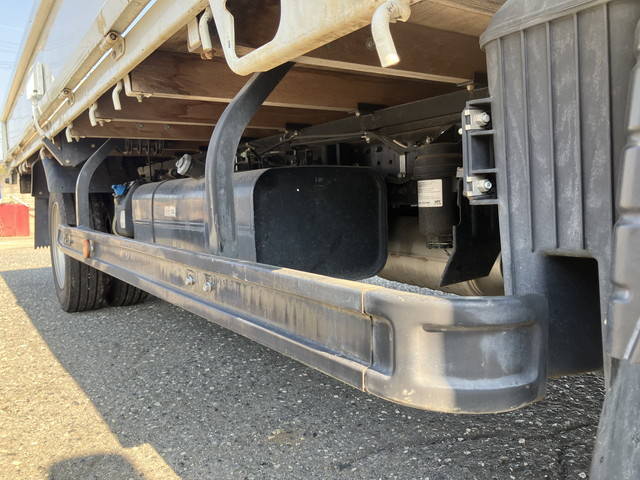 三菱ふそうキャンター平ボディ小型（2t・3t）[写真16]