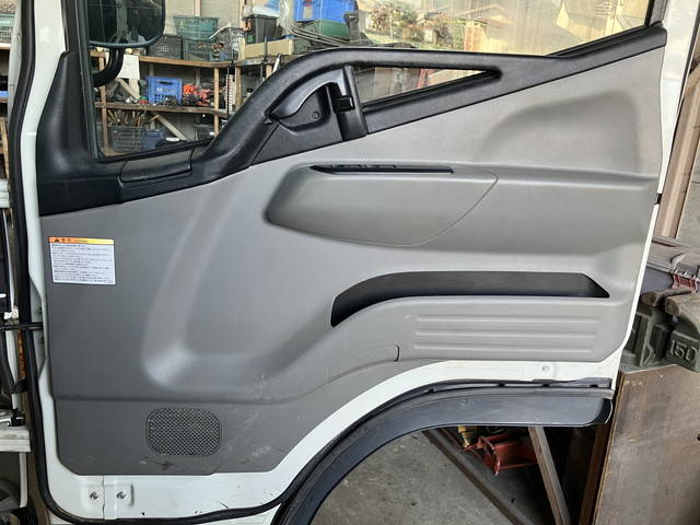 三菱ふそうキャンター平ボディ小型（2t・3t）[写真26]