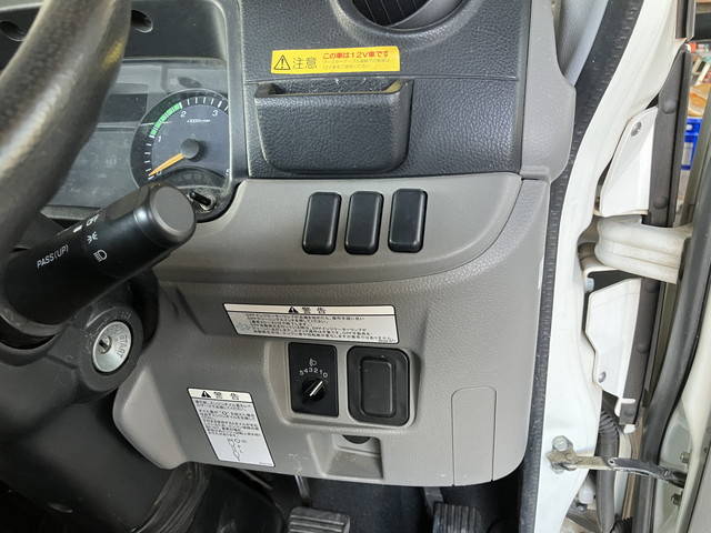 三菱ふそうキャンター平ボディ小型（2t・3t）[写真34]