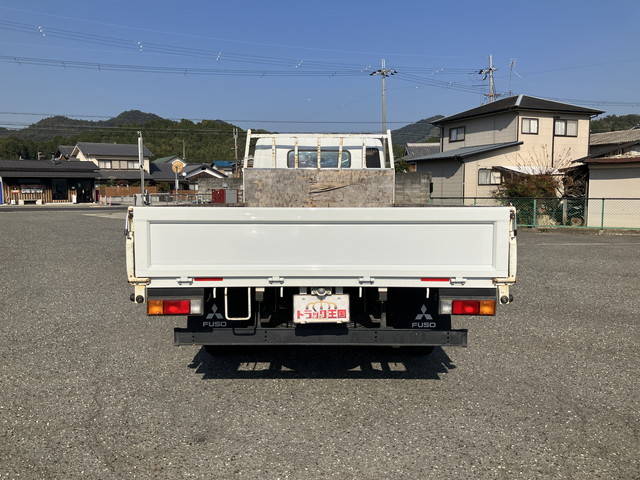 三菱ふそうキャンター平ボディ小型（2t・3t）[写真09]