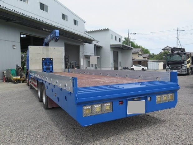 いすゞギガセルフクレーン4段大型（10t）[写真02]