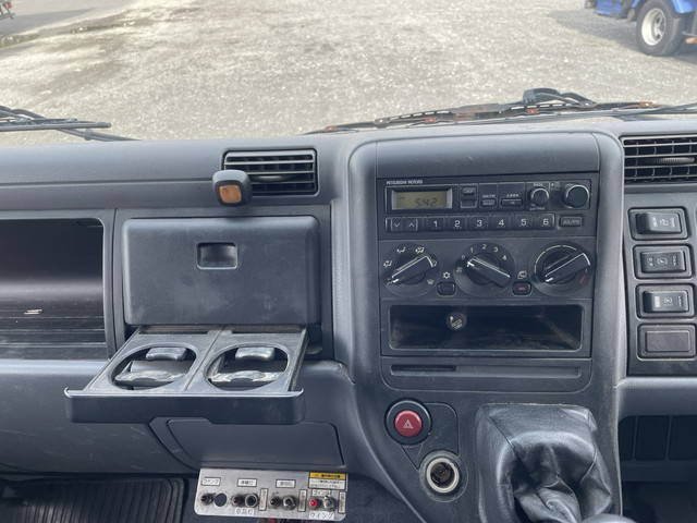 三菱ふそうキャンターアルミウイング小型（2t・3t）[写真36]