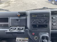 三菱ふそうキャンターアルミウイング小型（2t・3t）[写真36]