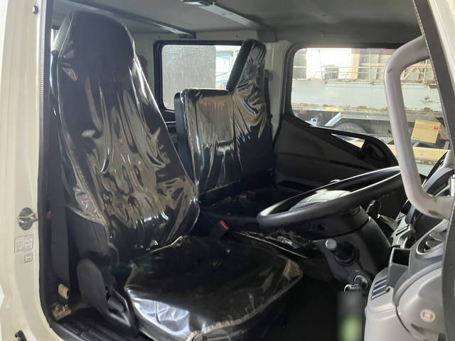 三菱ふそうキャンターダブルキャブ（Wキャブ）小型（2t・3t）[写真23]