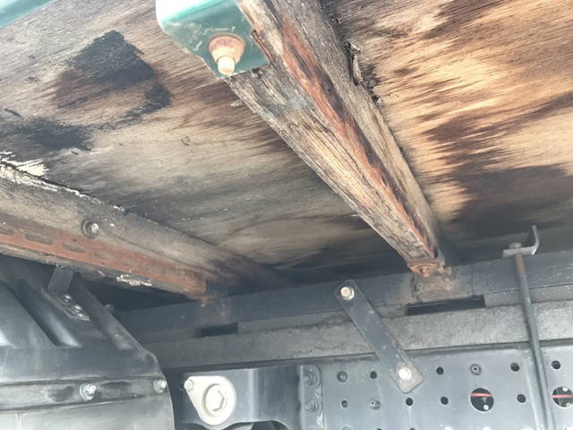 三菱ふそうキャンター平ボディ小型（2t・3t）[写真11]