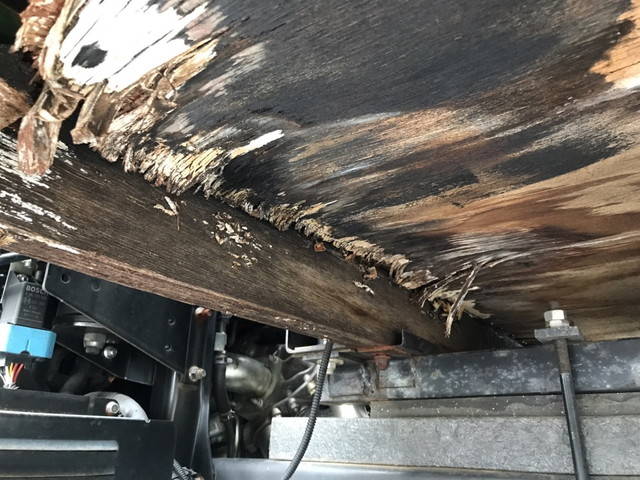 三菱ふそうキャンター平ボディ小型（2t・3t）[写真14]