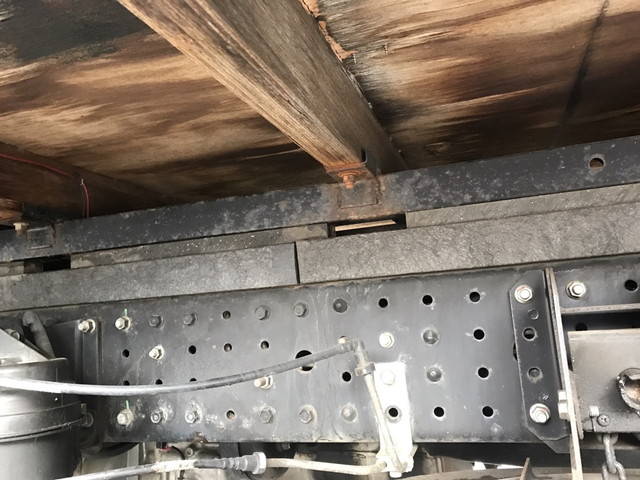 三菱ふそうキャンター平ボディ小型（2t・3t）[写真16]