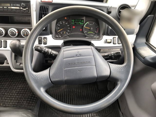 三菱ふそうキャンター平ボディ小型（2t・3t）[写真30]