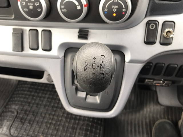 三菱ふそうキャンター平ボディ小型（2t・3t）[写真32]