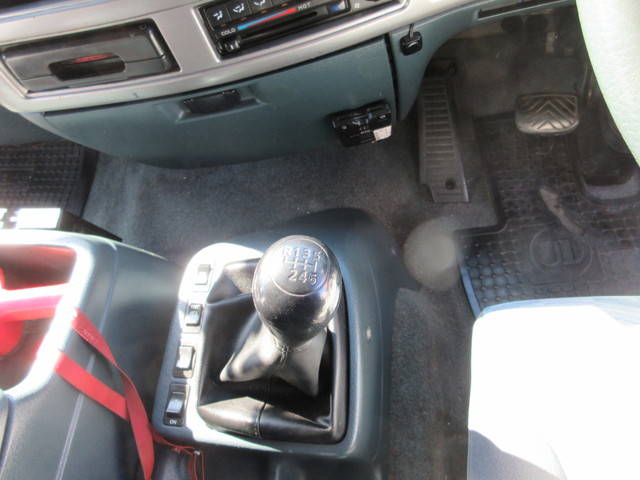 UDトラックスコンドルクレーン5段増トン（6t・8t）[写真25]