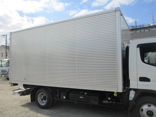 三菱ふそうキャンターアルミバン小型（2t・3t）[写真06]