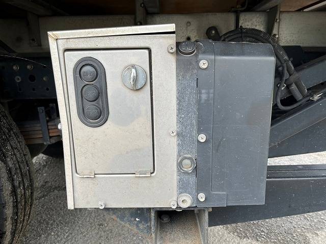 三菱ふそうキャンターアルミバン小型（2t・3t）[写真10]