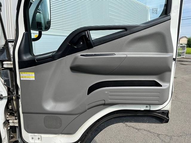 三菱ふそうキャンターアルミバン小型（2t・3t）[写真19]