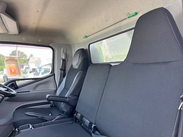 三菱ふそうキャンターアルミバン小型（2t・3t）[写真23]