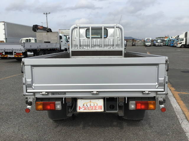 トヨタトヨエース平ボディ小型（2t・3t）[写真11]