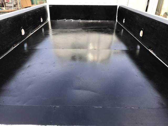 三菱ふそうキャンター平ボディ小型（2t・3t）[写真11]