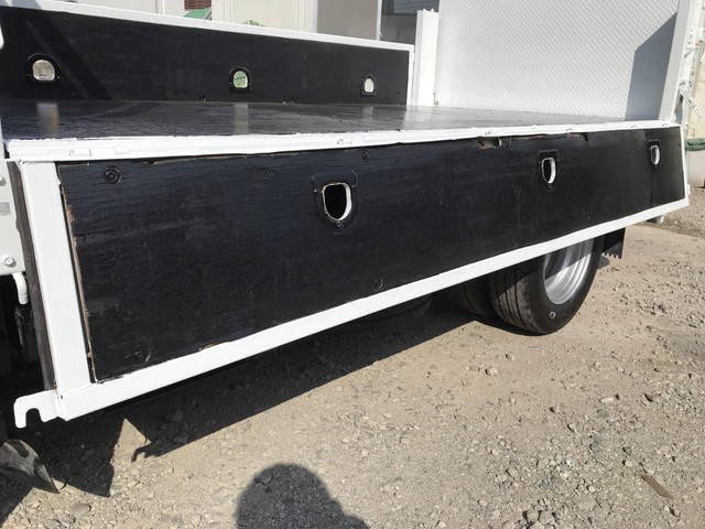 三菱ふそうキャンター平ボディ小型（2t・3t）[写真13]