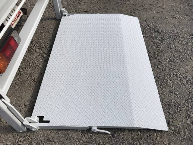 三菱ふそうキャンター平ボディ小型（2t・3t）[写真15]