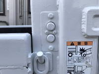 三菱ふそうキャンター平ボディ小型（2t・3t）[写真16]