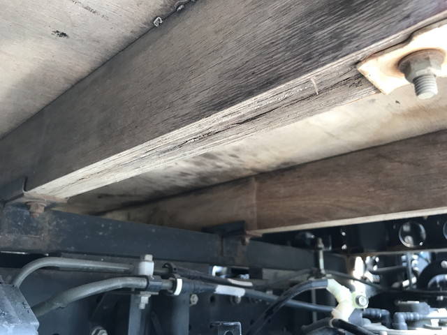 三菱ふそうキャンター平ボディ小型（2t・3t）[写真21]