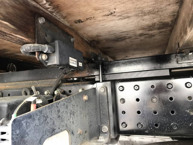 三菱ふそうキャンター平ボディ小型（2t・3t）[写真24]