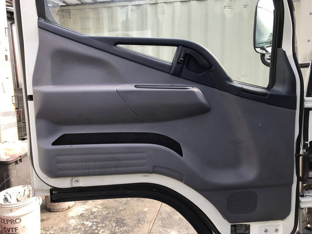 三菱ふそうキャンター平ボディ小型（2t・3t）[写真31]