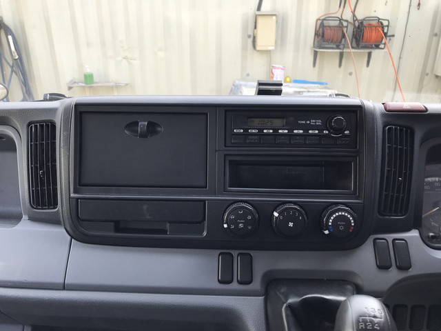 三菱ふそうキャンター平ボディ小型（2t・3t）[写真38]