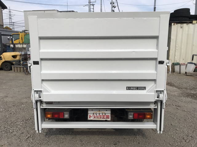 三菱ふそうキャンター平ボディ小型（2t・3t）[写真09]