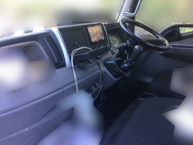 三菱ふそうキャンター平ボディ小型（2t・3t）[写真20]