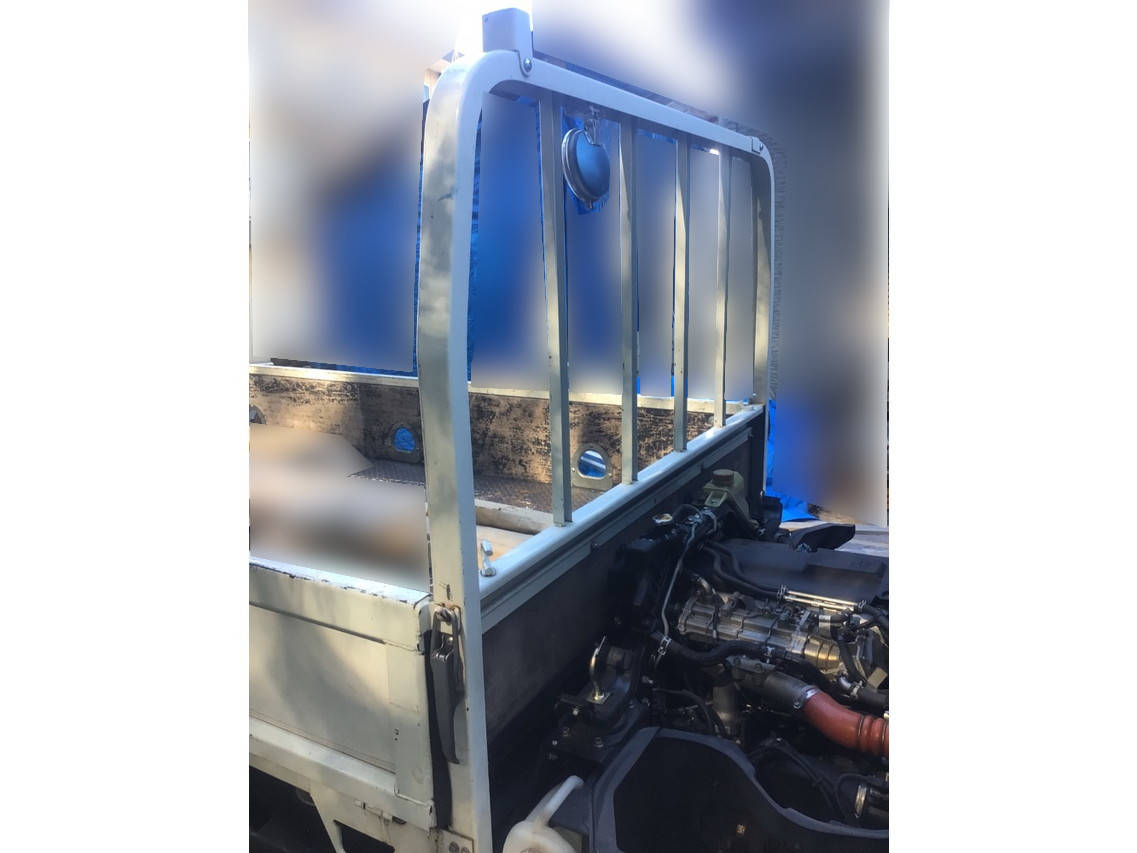 三菱ふそうキャンター平ボディ小型（2t・3t）[写真08]