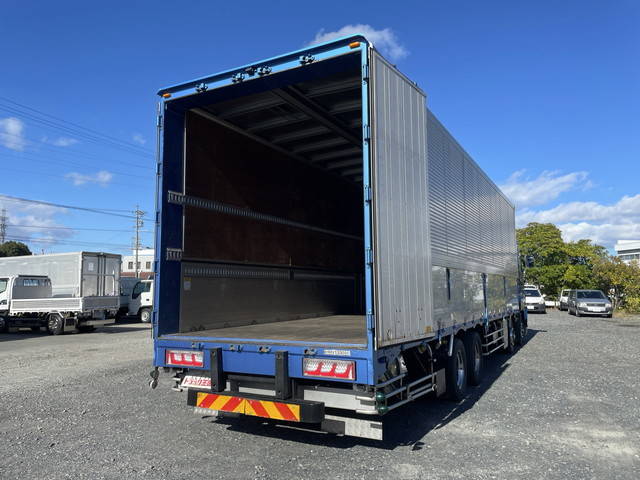 いすゞギガアルミウイング大型（10t）[写真10]