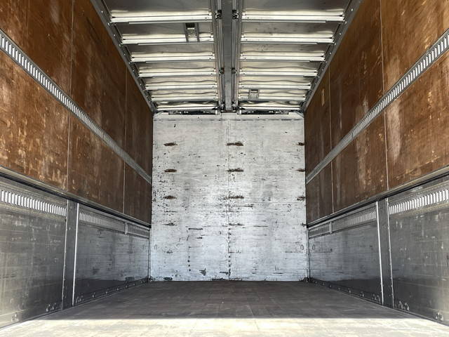 いすゞギガアルミウイング大型（10t）[写真12]