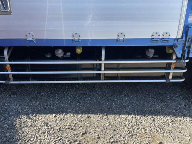 いすゞギガアルミウイング大型（10t）[写真16]