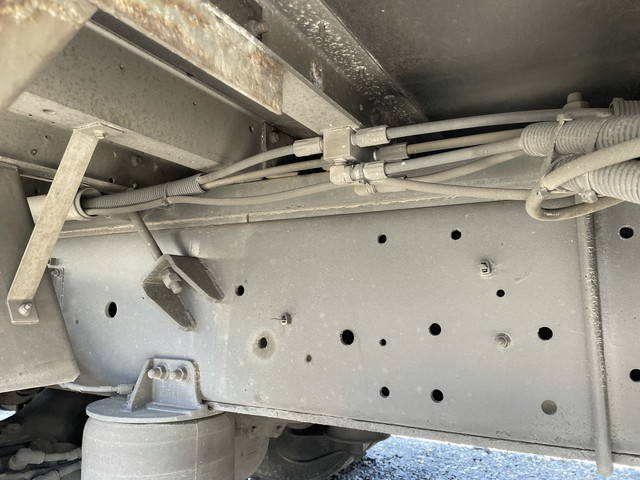 いすゞギガアルミウイング大型（10t）[写真19]