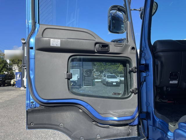 いすゞギガアルミウイング大型（10t）[写真26]