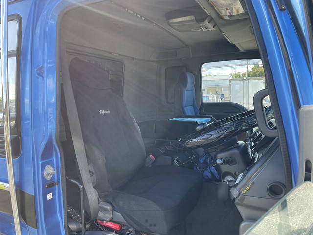 いすゞギガアルミウイング大型（10t）[写真29]