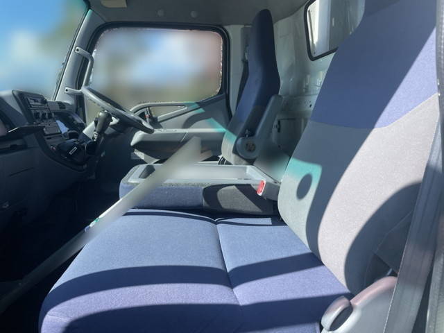 三菱ふそうキャンターアルミウイング小型（2t・3t）[写真25]