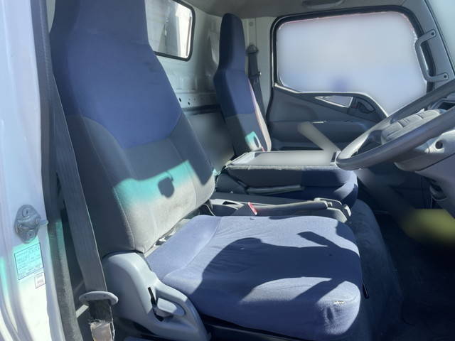 三菱ふそうキャンターアルミウイング小型（2t・3t）[写真26]