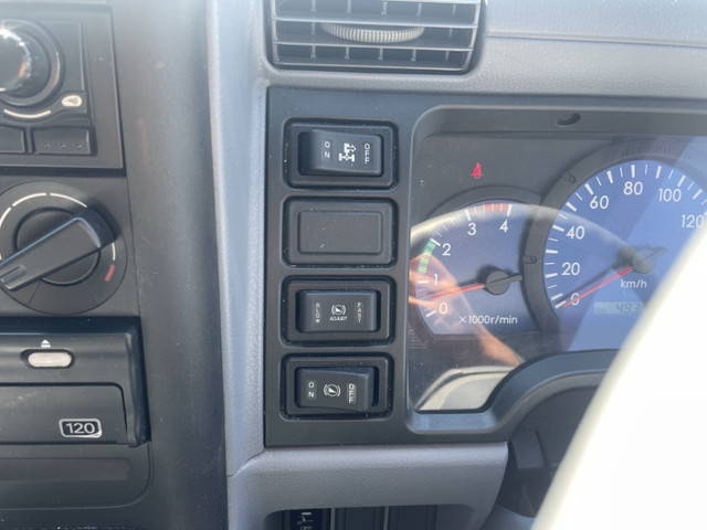 三菱ふそうキャンターアルミウイング小型（2t・3t）[写真31]