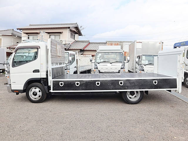 三菱ふそうキャンター平ボディ小型（2t・3t）[写真12]