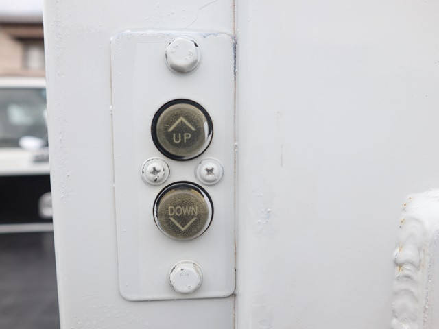 三菱ふそうキャンター平ボディ小型（2t・3t）[写真13]