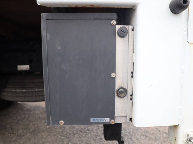 三菱ふそうキャンター平ボディ小型（2t・3t）[写真14]