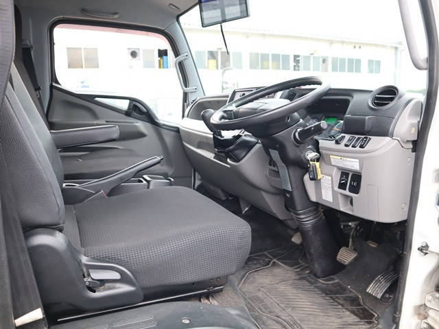 三菱ふそうキャンター平ボディ小型（2t・3t）[写真31]