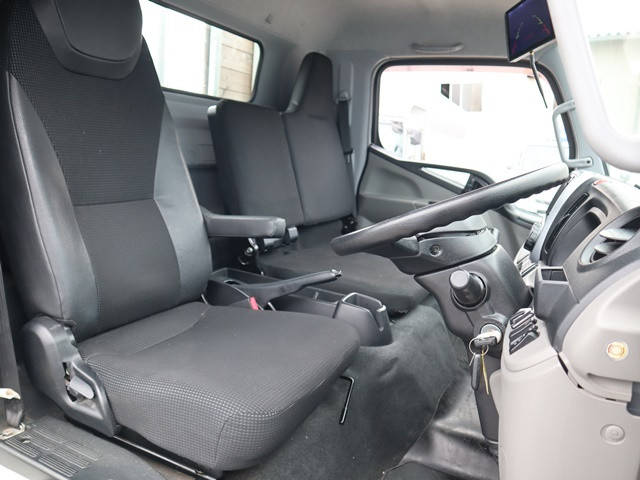 三菱ふそうキャンター平ボディ小型（2t・3t）[写真32]