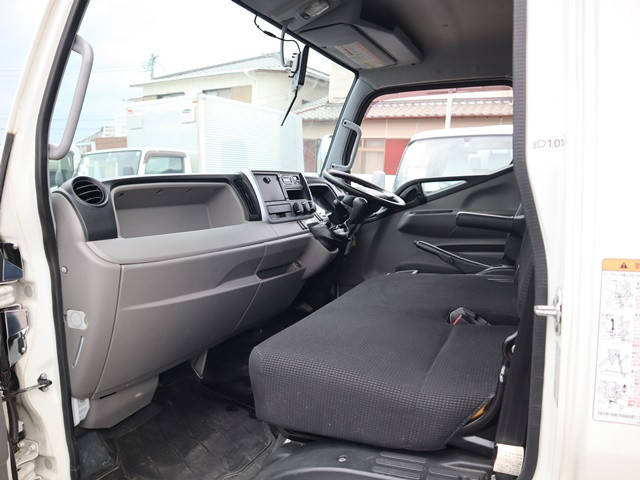 三菱ふそうキャンター平ボディ小型（2t・3t）[写真33]