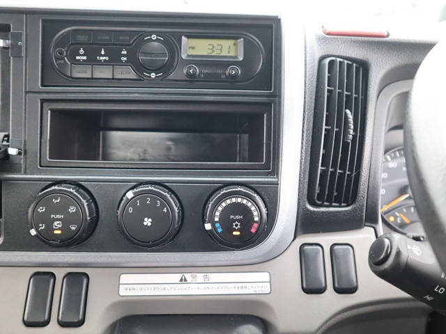 三菱ふそうキャンター平ボディ小型（2t・3t）[写真38]