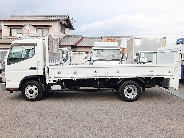 三菱ふそうキャンター平ボディ小型（2t・3t）[写真09]